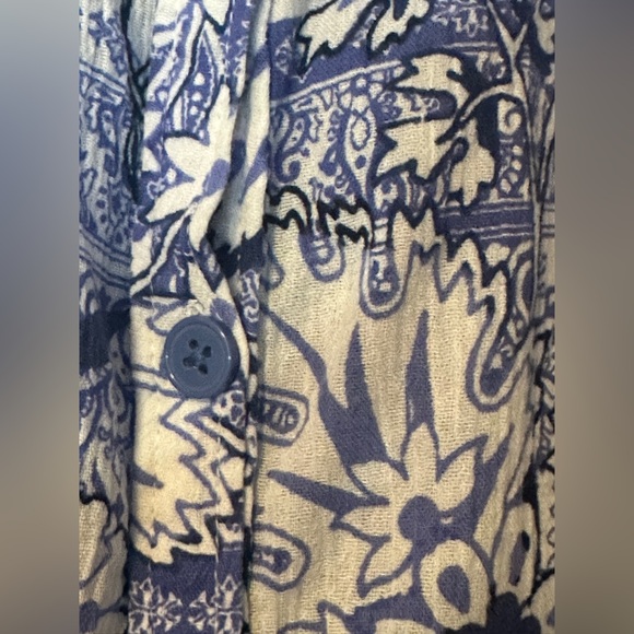 Catherines Women Button Down Collar Floral Button Cuffed Shirt - Picture 5 of 13